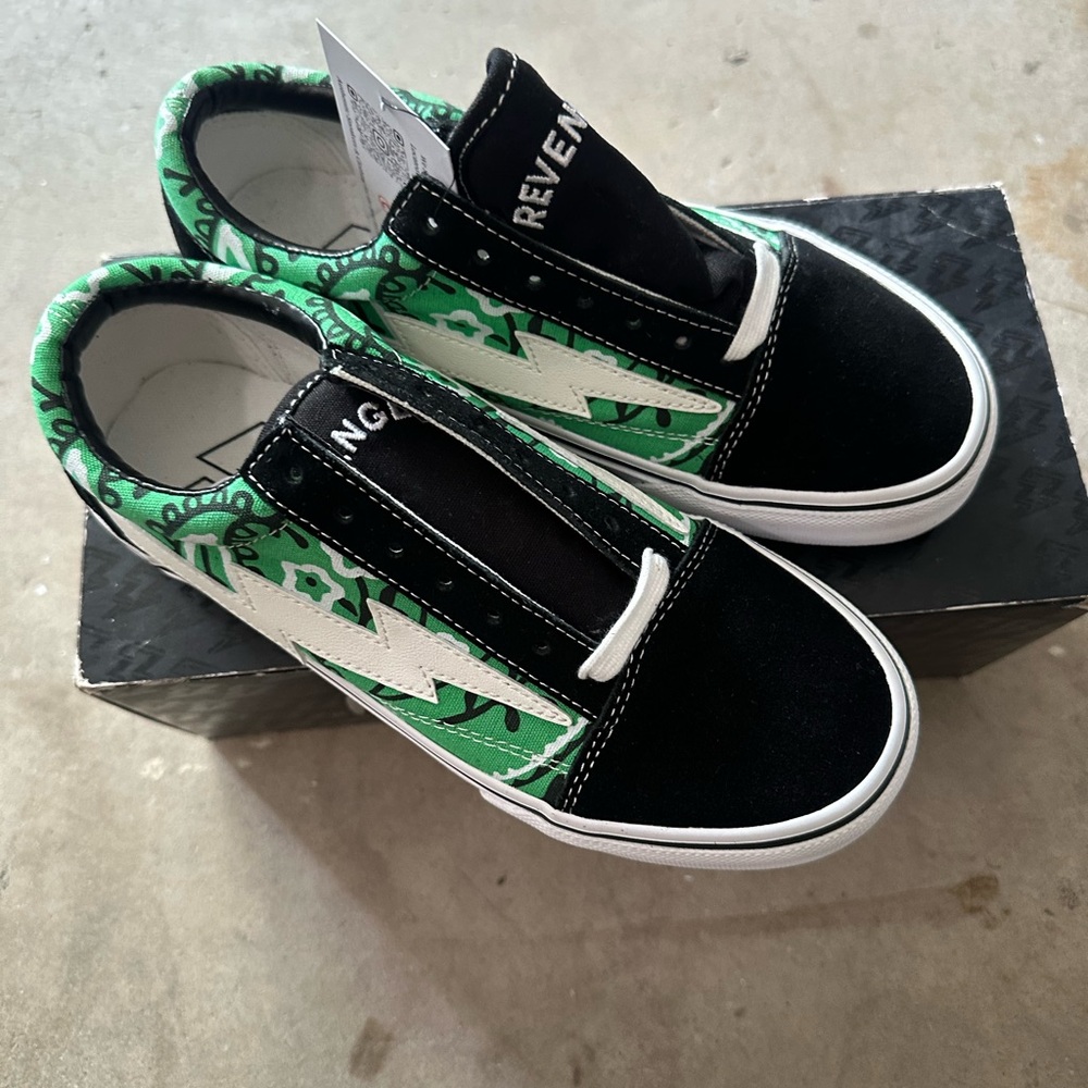 Size 5
NEW
Box Included - Picture 2 of 4